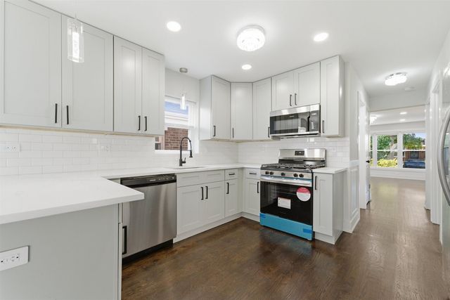 657 E 100th Place, Chicago, IL 60628