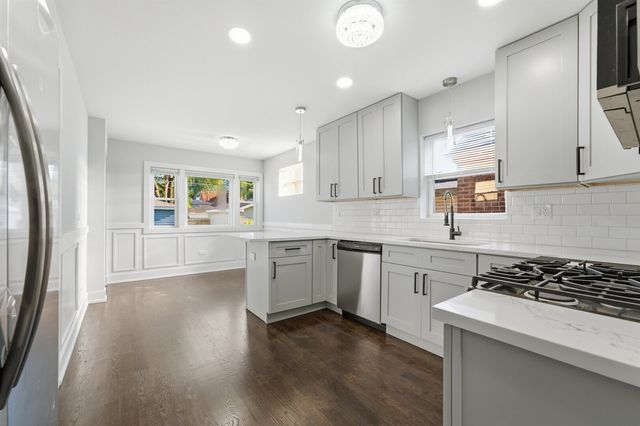 657 E 100th Place, Chicago, IL 60628