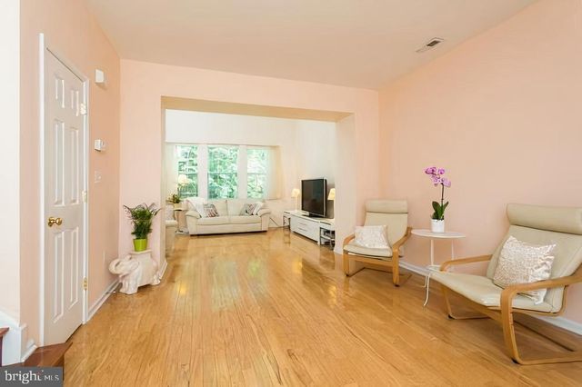 28 SUTTON CT, Pennington, NJ 08534