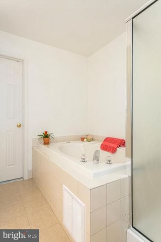 28 SUTTON CT, Pennington, NJ 08534