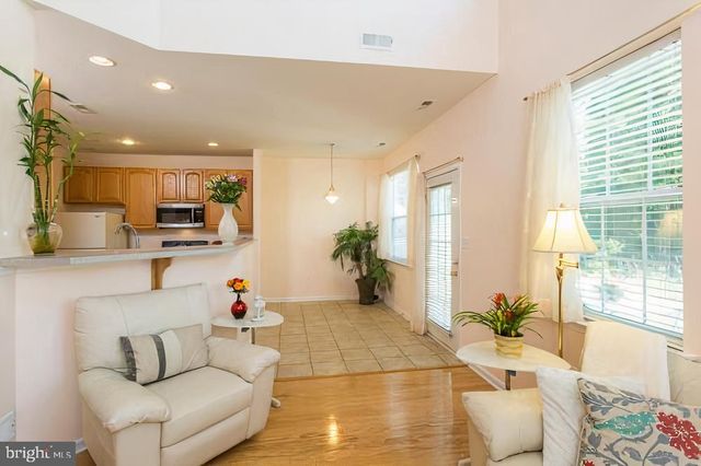 28 SUTTON CT, Pennington, NJ 08534