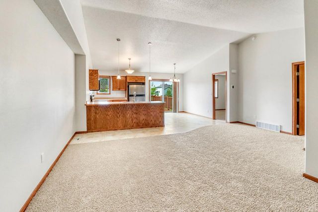 1217 37th Avenue S, Moorhead, MN 56560