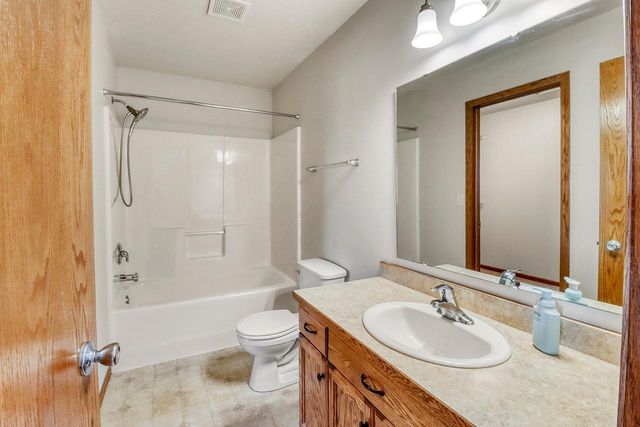 1217 37th Avenue S, Moorhead, MN 56560