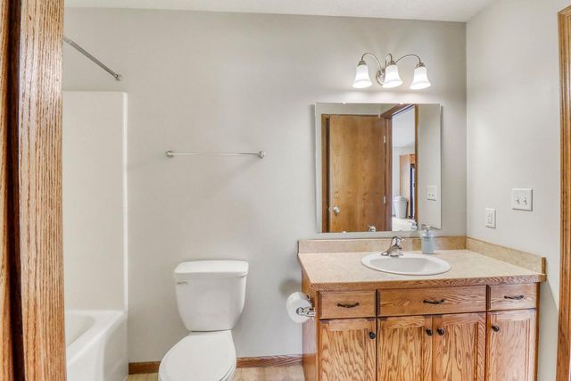 1217 37th Avenue S, Moorhead, MN 56560