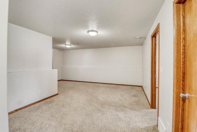 1217 37th Avenue S, Moorhead, MN 56560