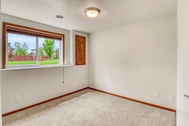 1217 37th Avenue S, Moorhead, MN 56560