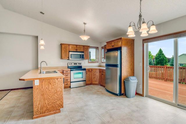 1217 37th Avenue S, Moorhead, MN 56560