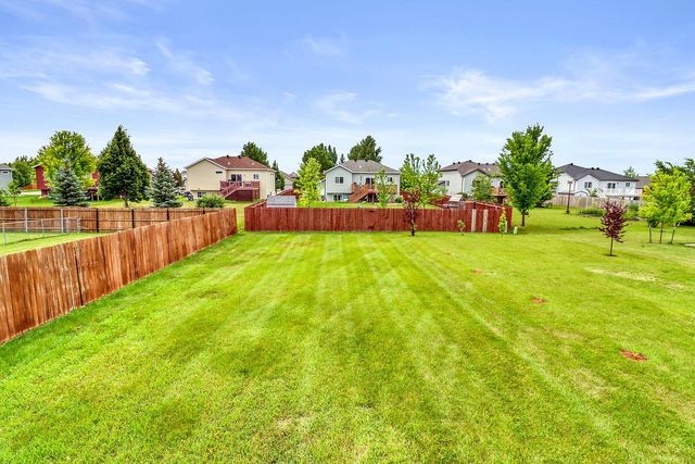 1217 37th Avenue S, Moorhead, MN 56560