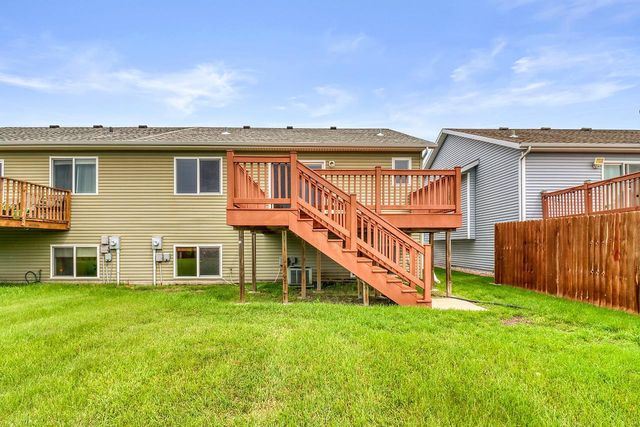 1217 37th Avenue S, Moorhead, MN 56560
