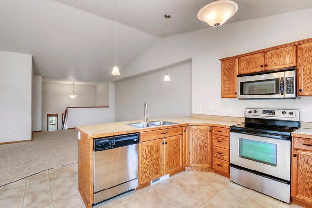 1217 37th Avenue S, Moorhead, MN 56560