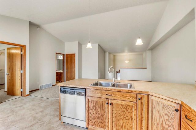 1217 37th Avenue S, Moorhead, MN 56560