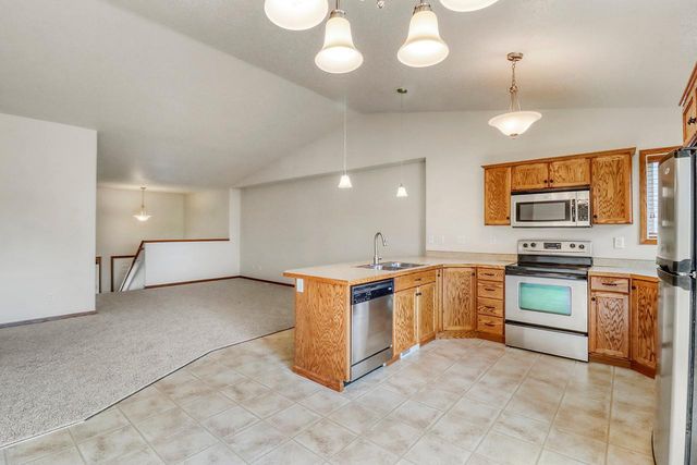 1217 37th Avenue S, Moorhead, MN 56560