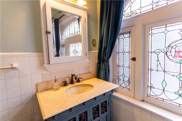 5901 Hampton St, Highland Park, PA 15206