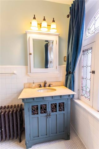 5901 Hampton St, Highland Park, PA 15206