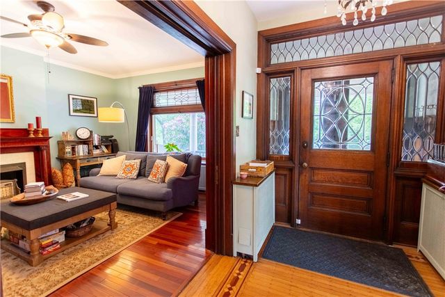 5901 Hampton St, Highland Park, PA 15206