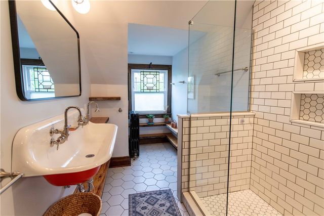 5901 Hampton St, Highland Park, PA 15206
