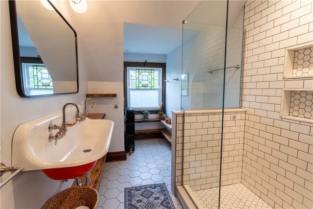 5901 Hampton St, Highland Park, PA 15206