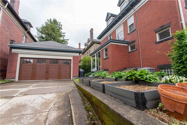 5901 Hampton St, Highland Park, PA 15206