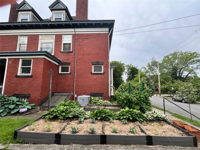 5901 Hampton St, Highland Park, PA 15206