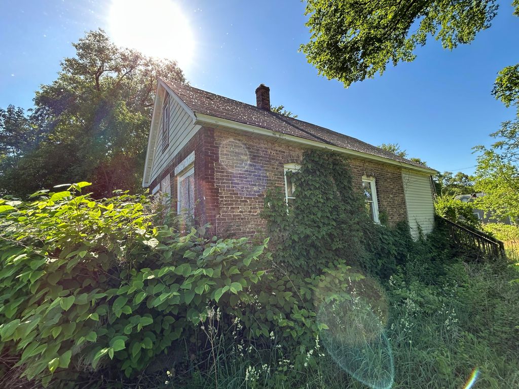 305 E 41st Avenue, Gary, IN 46409