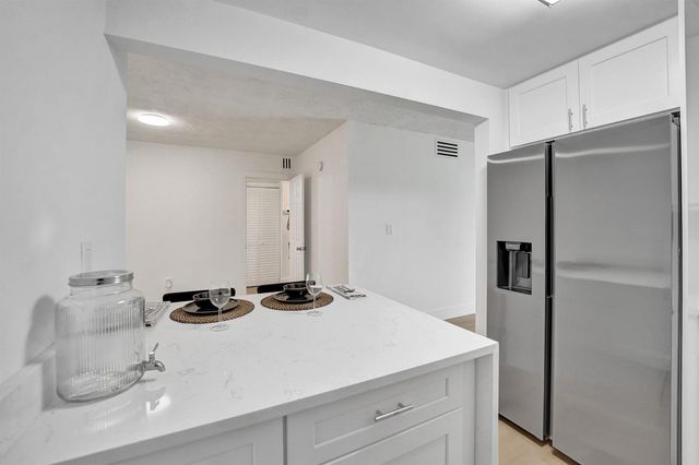 7300 NW 17th Street 305, Plantation, FL 33313
