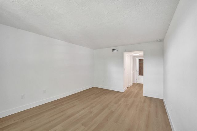 7300 NW 17th Street 305, Plantation, FL 33313