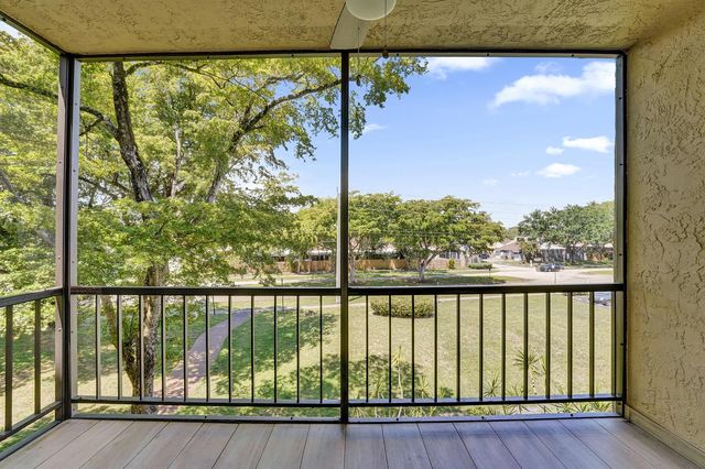 7300 NW 17th Street 305, Plantation, FL 33313