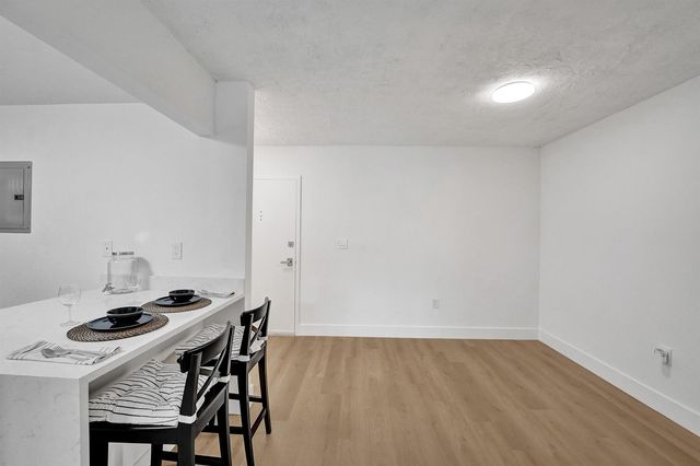 7300 NW 17th Street 305, Plantation, FL 33313