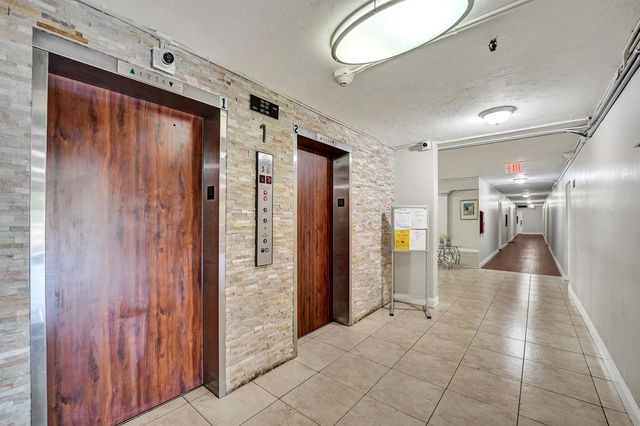 7300 NW 17th Street 305, Plantation, FL 33313