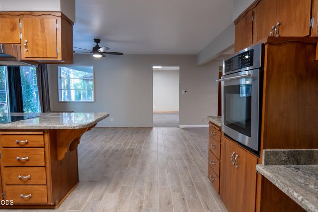 2750 Granite Hill Road, Grants Pass, OR 97526
