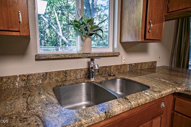 2750 Granite Hill Road, Grants Pass, OR 97526