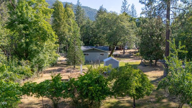 2750 Granite Hill Road, Grants Pass, OR 97526