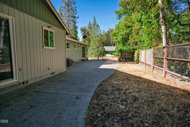 2750 Granite Hill Road, Grants Pass, OR 97526