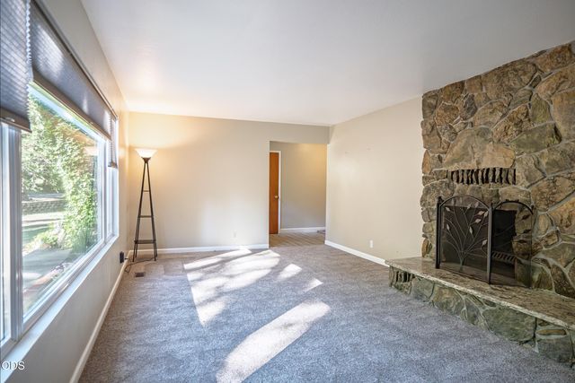 2750 Granite Hill Road, Grants Pass, OR 97526