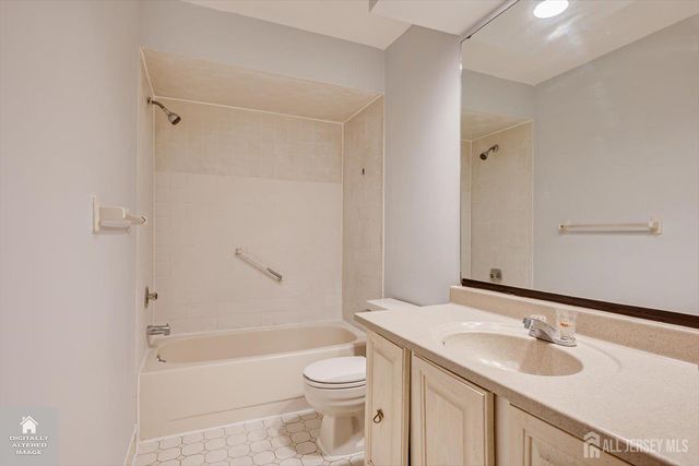 503 Woodbridge Commons Way, Iselin, NJ 08830