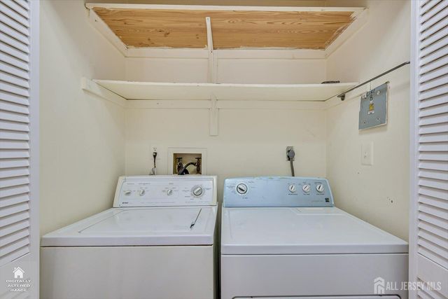 503 Woodbridge Commons Way, Iselin, NJ 08830