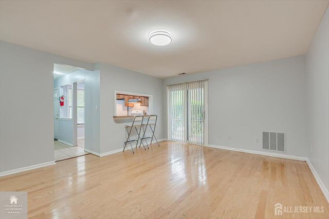 503 Woodbridge Commons Way, Iselin, NJ 08830