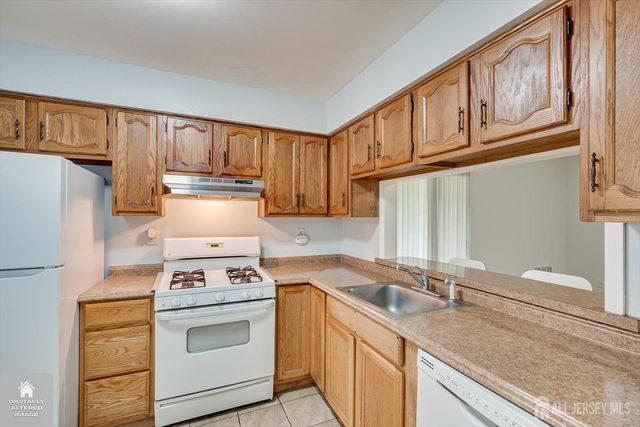 503 Woodbridge Commons Way, Iselin, NJ 08830