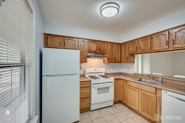 503 Woodbridge Commons Way, Iselin, NJ 08830