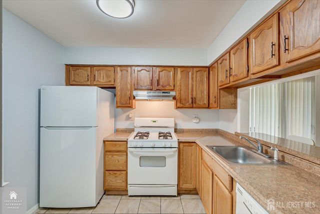 503 Woodbridge Commons Way, Iselin, NJ 08830