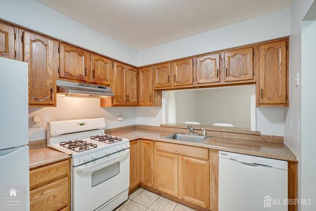 503 Woodbridge Commons Way, Iselin, NJ 08830