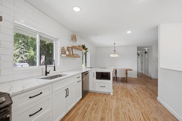 7840 Harold Avenue, Golden Valley, MN 55427