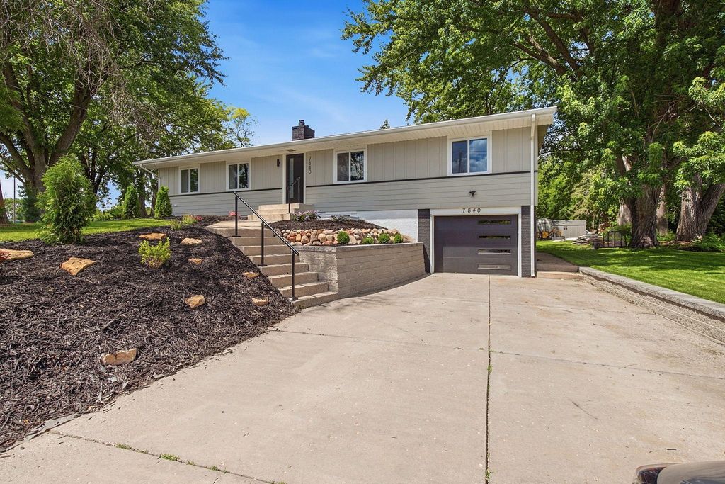 7840 Harold Avenue, Golden Valley, MN 55427 — photo 2
