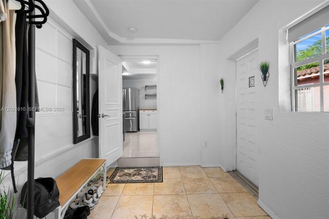 555 NE 73rd St, Miami, FL 33138