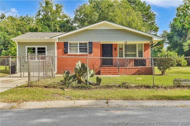 1307 Turnpike Road, Fayetteville, NC 28305