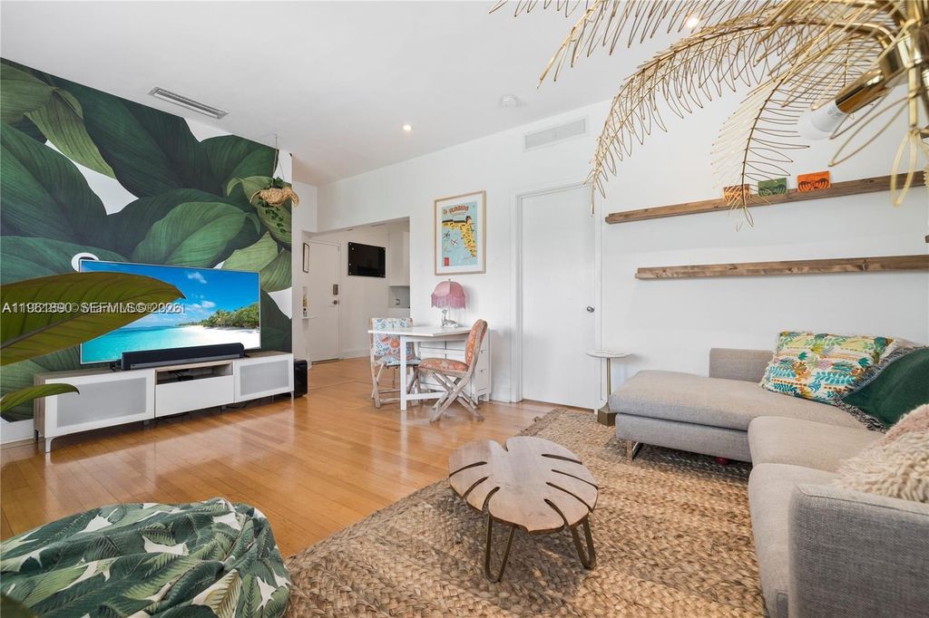 935 10th St 3, Miami Beach, FL 33139