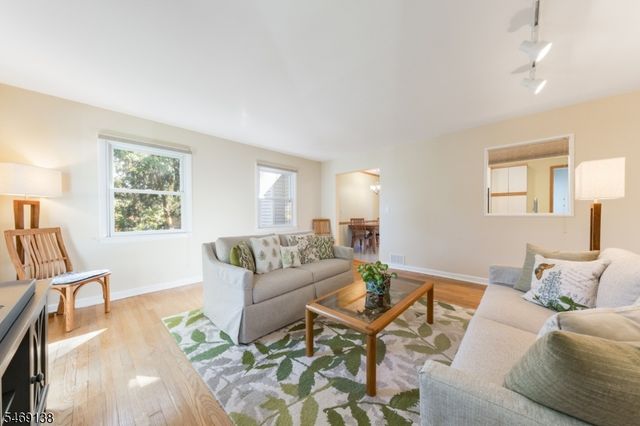 12 Eaton Ct, Summit City, NJ 07901