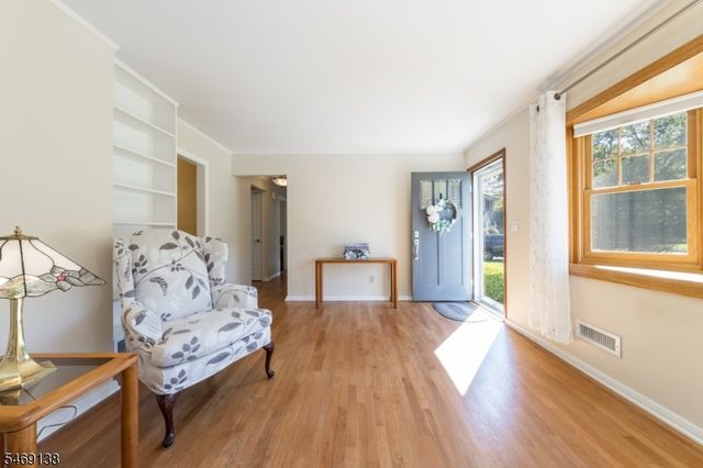 12 Eaton Ct, Summit City, NJ 07901