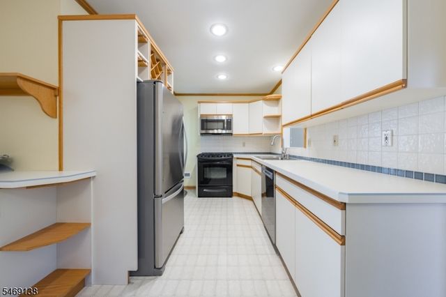 12 Eaton Ct, Summit City, NJ 07901
