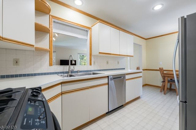 12 Eaton Ct, Summit City, NJ 07901